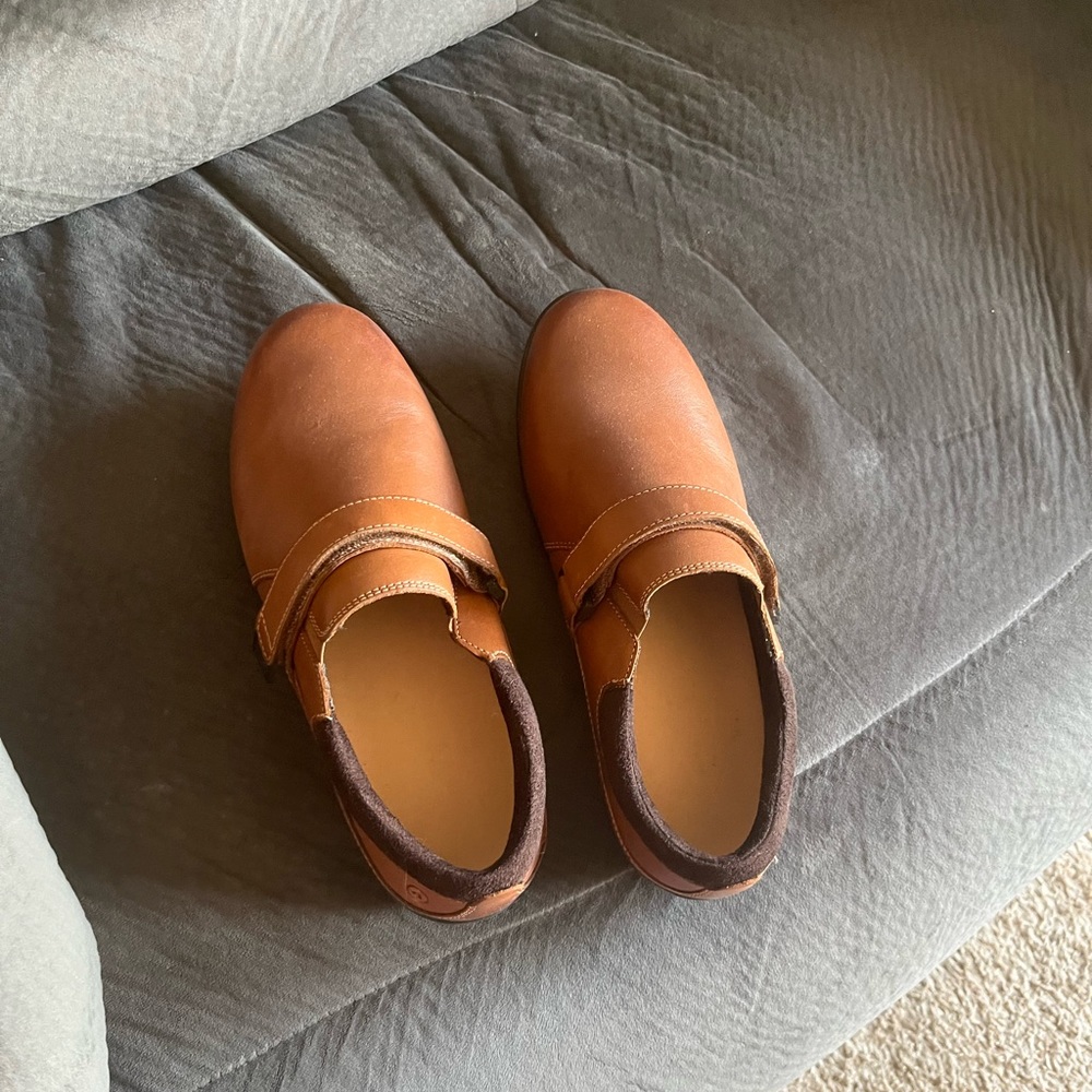 Shoes sz 10 brown never worn